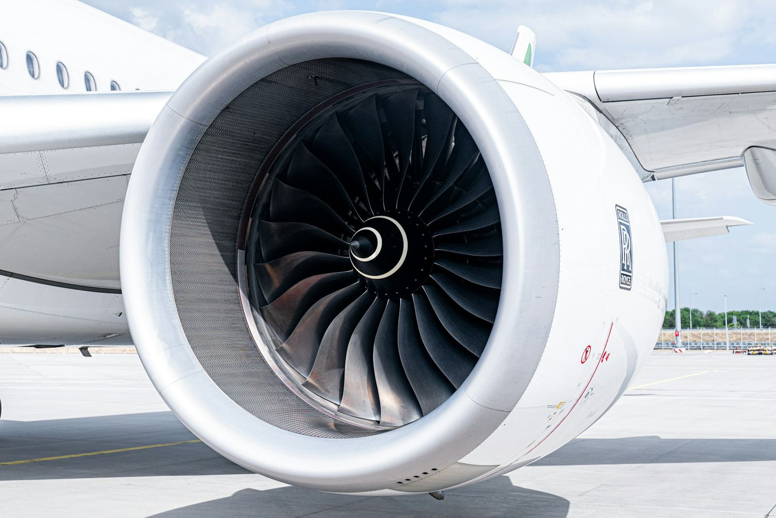 Gros plan sur le réacteur d'un avion de ligne
